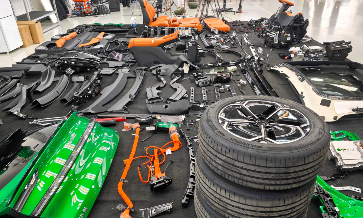 Xiaomi phát trực tiếp cảnh tháo dỡ xe điện để chứng minh chất lượng