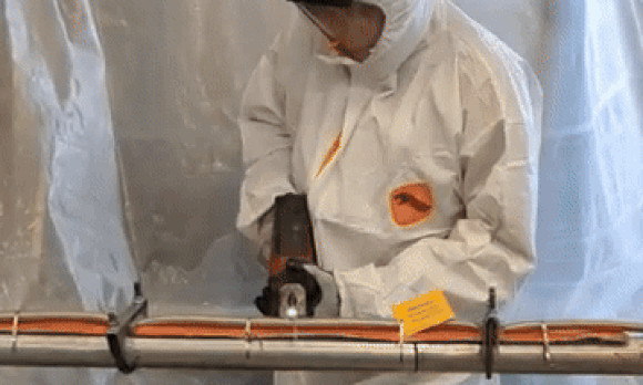 Xe Tesla phun mực để chặn nạn trộm dây sạc xe điện