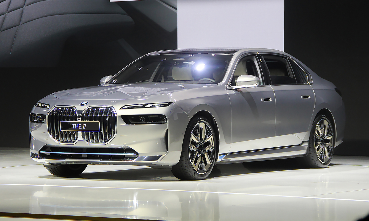 BMW i7 - sedan chạy điện giá gần 7,2 tỷ đồng