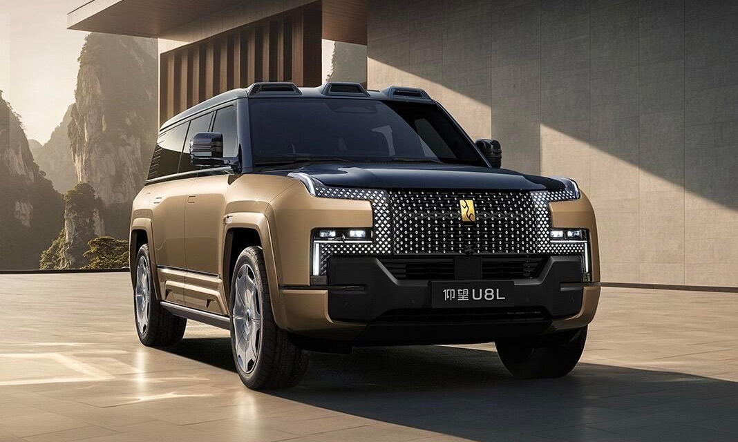 BYD Yangwang U8L - SUV hybrid biết bơi