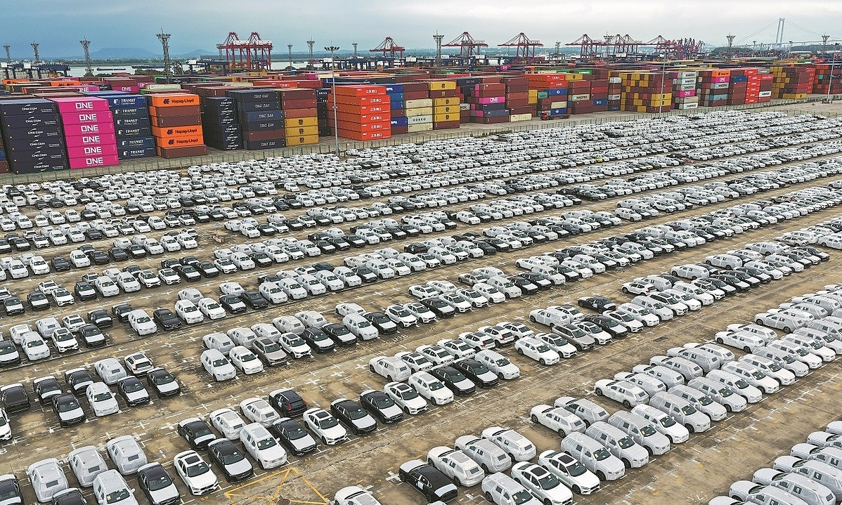 Doanh số ôtô Trung Quốc: xuất khẩu tăng, nội địa giảm