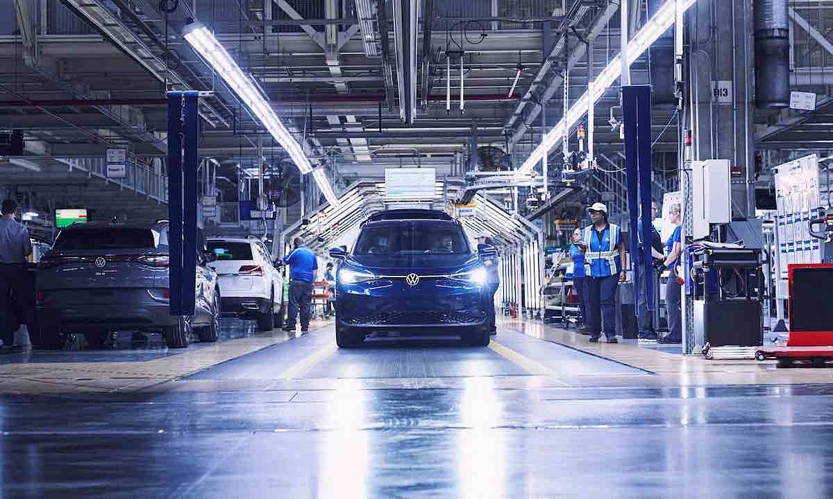 Người Mỹ giảm mua xe điện, Volkswagen dừng sản xuất