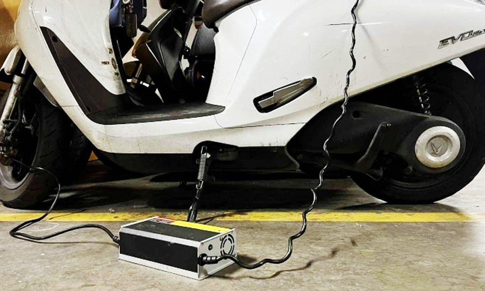 Sử dụng xe máy điện trong mùa nắng có lo ngại cháy nổ?