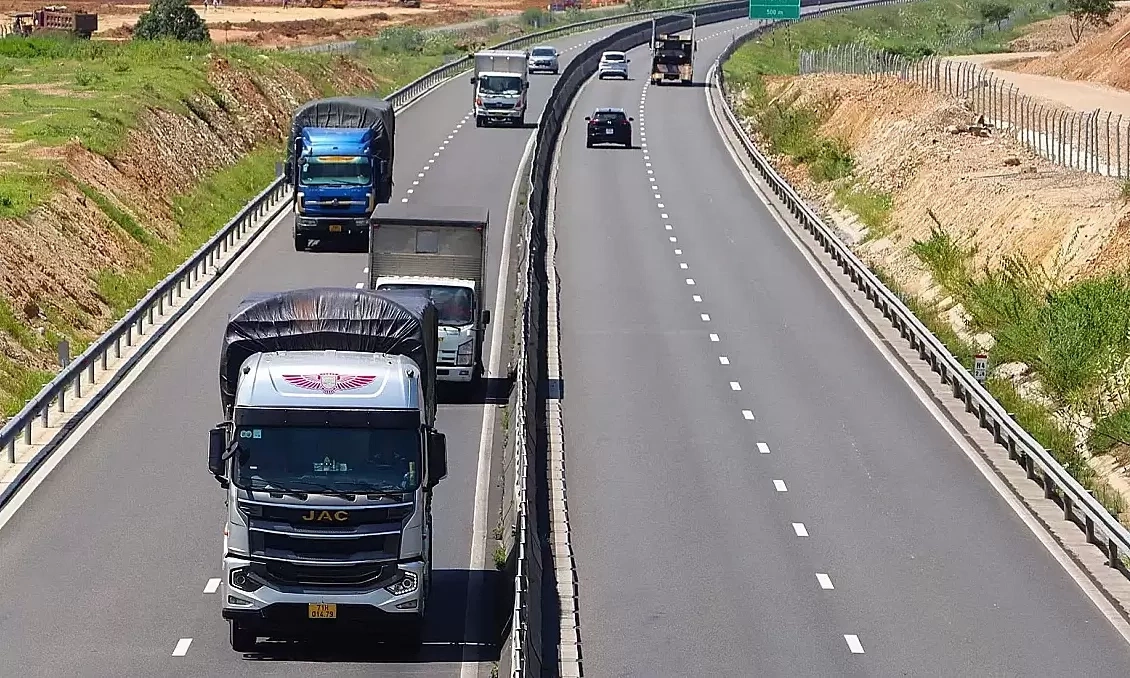 Kỹ năng sống còn khi xe chết máy trên cao tốc không làn khẩn cấp