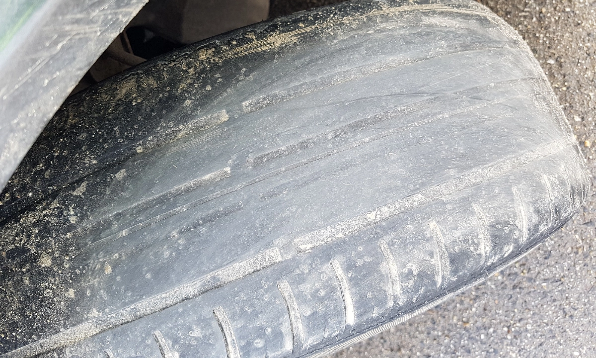 Các sai lầm khiến xe trượt tự do trên vũng nước