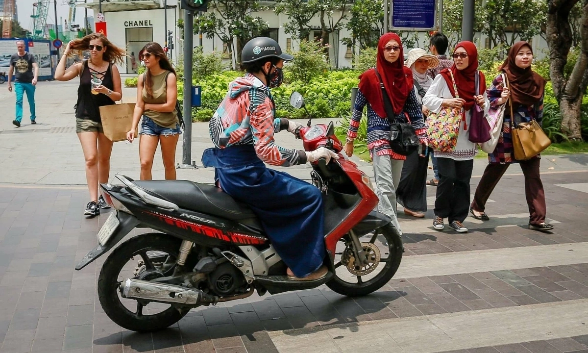 'Người đi bộ - kẻ yếu thế trên đường'