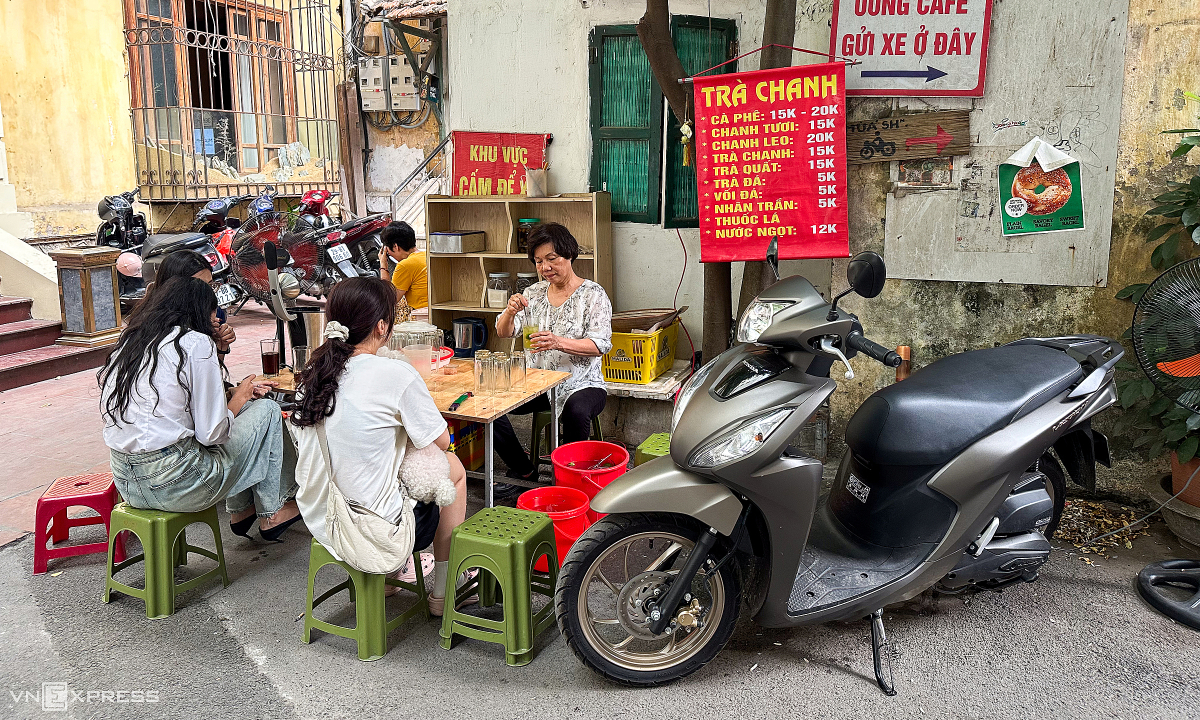 Những cư dân nội đô 'không thể rời xa xe máy xăng'