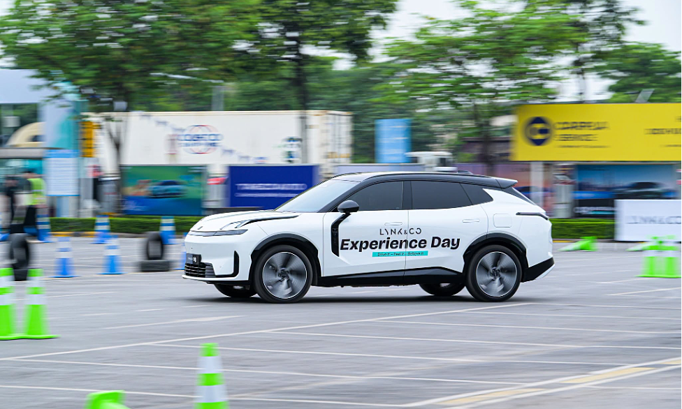Công nghệ EM-P Super Hybrid của Lynk & Co hút khách trải nghiệm