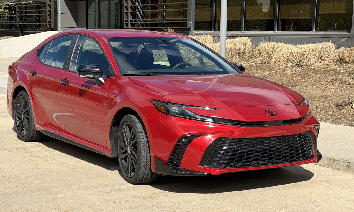 Các hãng xe quay lại với dòng sedan