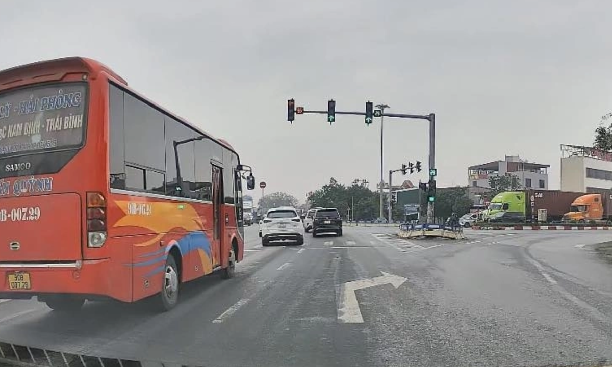 Vạch kẻ đường khiến tài xế hoang mang 'đi hay dừng'