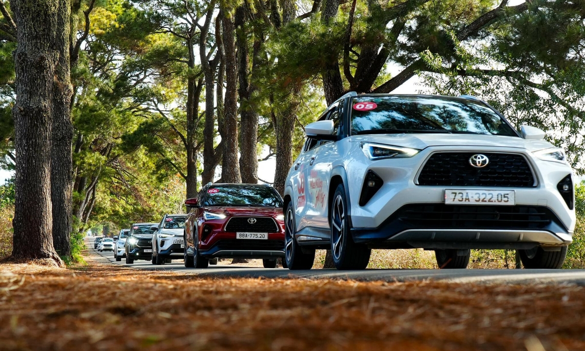 Dẫn đầu mảng xe hybrid, Toyota tăng quyền lợi cho người dùng