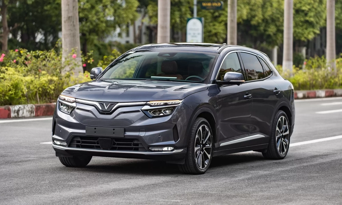 Ông Phạm Nhật Vượng úp mở chuyện VinFast sản xuất xe hybrid