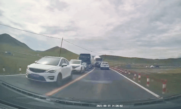 Xe bồn mất phanh đâm dồn một loạt ôtô