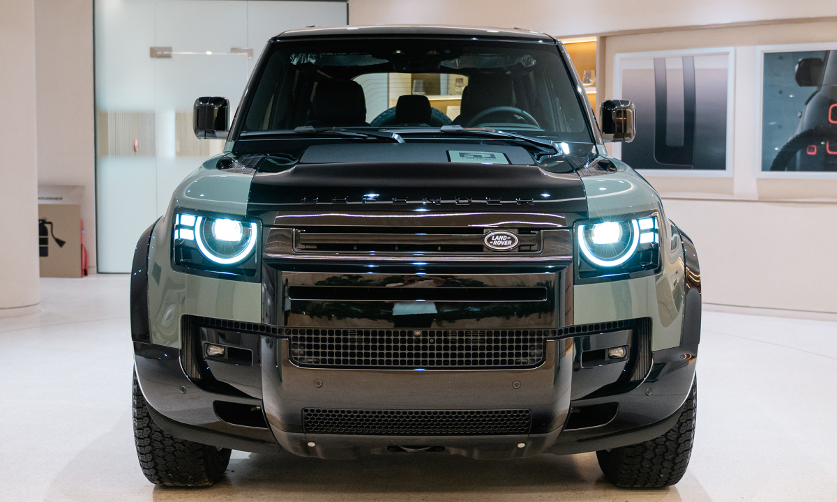 Trong hai phút biết hết về Land Rover Defender Trophy tại Việt Nam