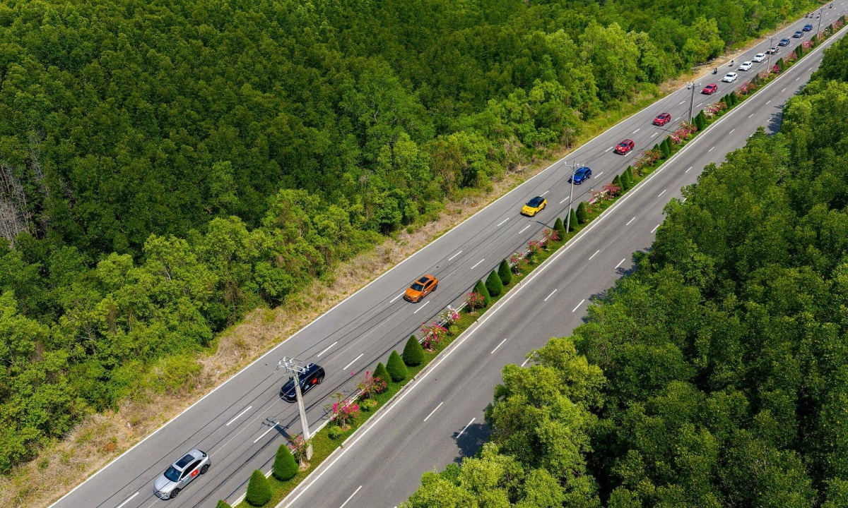 VinFast tổ chức roadshow tới giải chạy VnExpress Marathon Green Paradise Cần Giờ