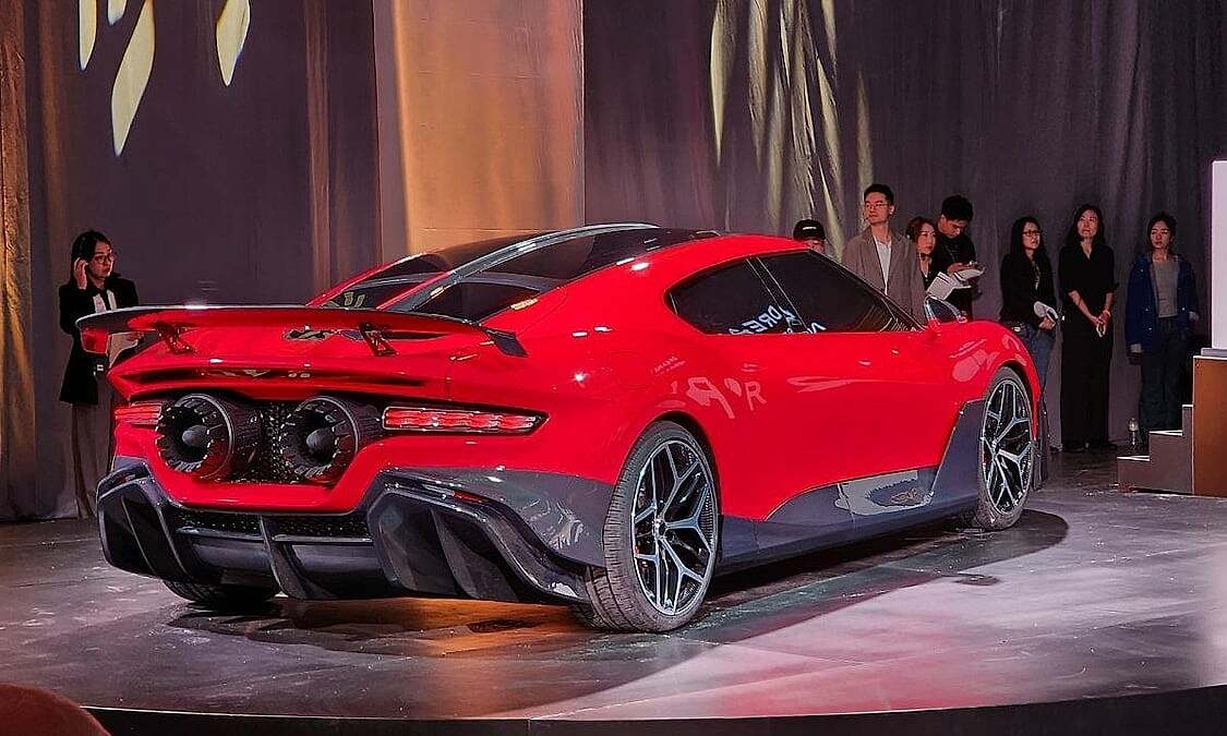 Hãng máy hút bụi Trung Quốc ra mắt concept ôtô gắn tên lửa