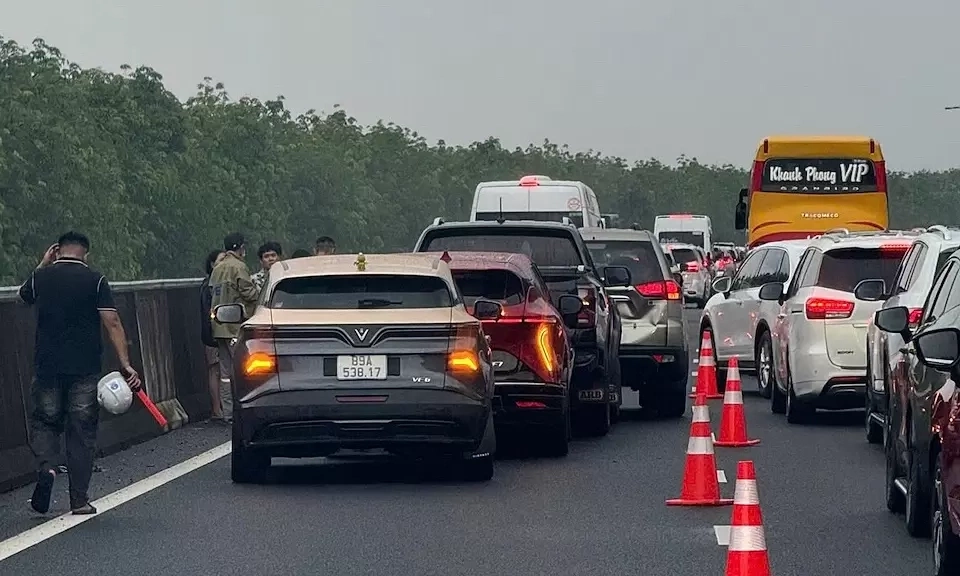 Ôtô đâm liên hoàn, xe nào phải đền?
