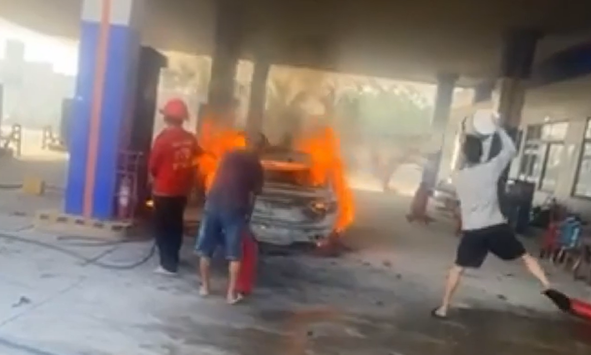 Vì sao pin cháy trong cốp xe ở Đà Nẵng khó dập?