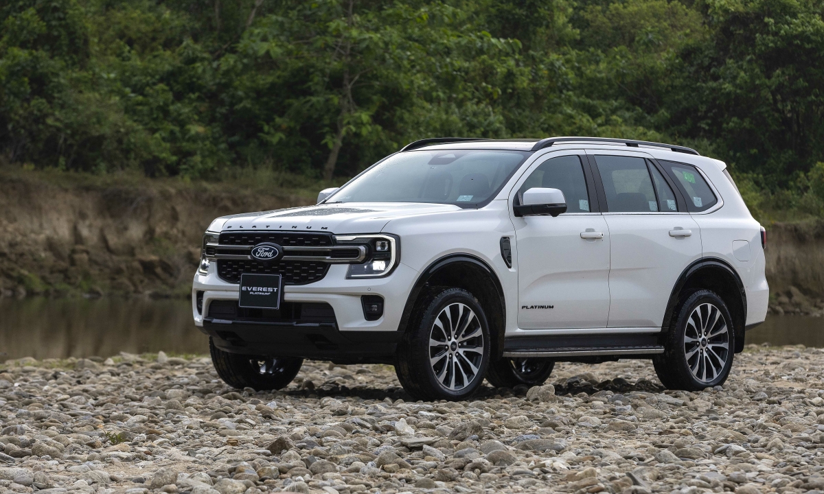 Ford Everest ra mắt bản xăng, giá 1,629 tỷ đồng