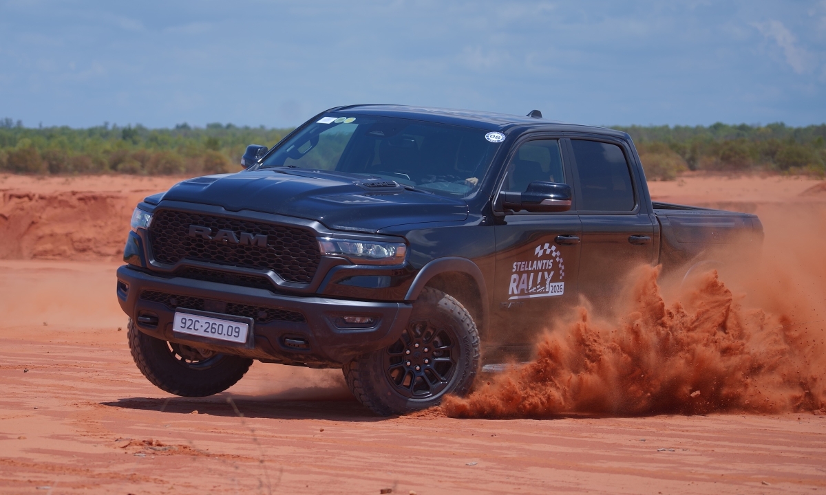 Bán tải cỡ lớn Ram 1500 2026 đầu tiên về Việt Nam