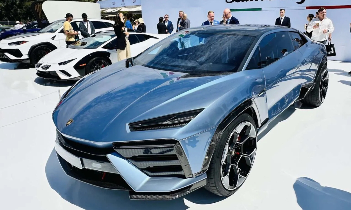 CEO Lamborghini: 'Đúng đắn khi không theo đuổi xe điện'