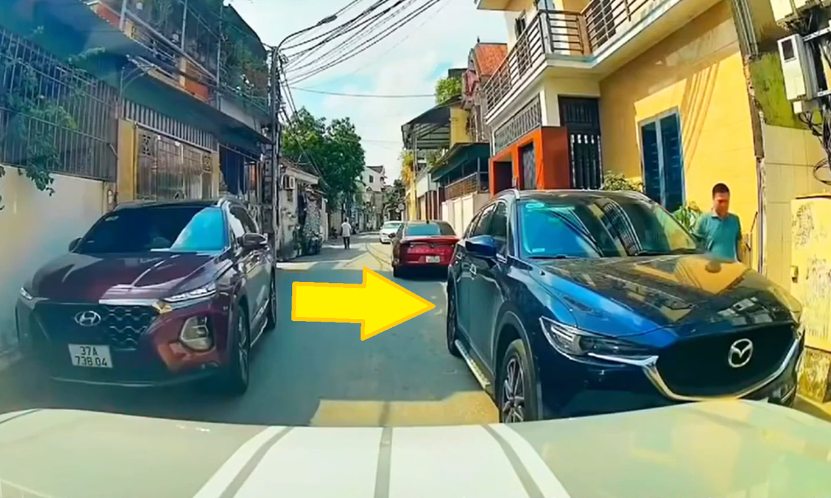 Tài xế đỗ xe ngược chiều, bịt đường rồi rời đi