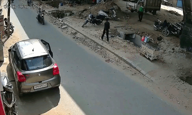 Cửa ôtô bật mở làm người đi xe máy thiệt mạng