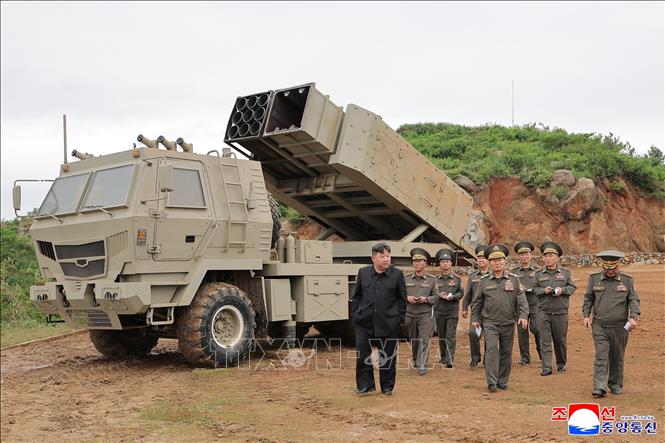 Ông Kim Jong Un chỉ đạo tăng năng lực sản xuất tên lửa đạn đạo và tên lửa hành trình