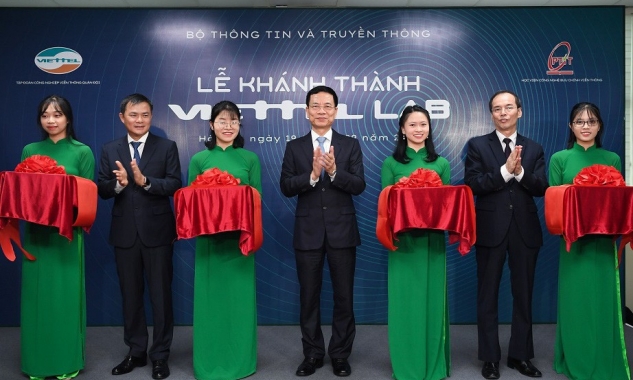 Bộ trưởng Nguyễn Mạnh Hùng: Phòng Lab mạng di động 4G kết nối giữa doanh nghiệp với trường đại học