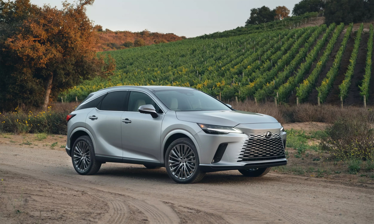 Lexus RX 2026 thêm bản PHEV, giá 66.700 USD
