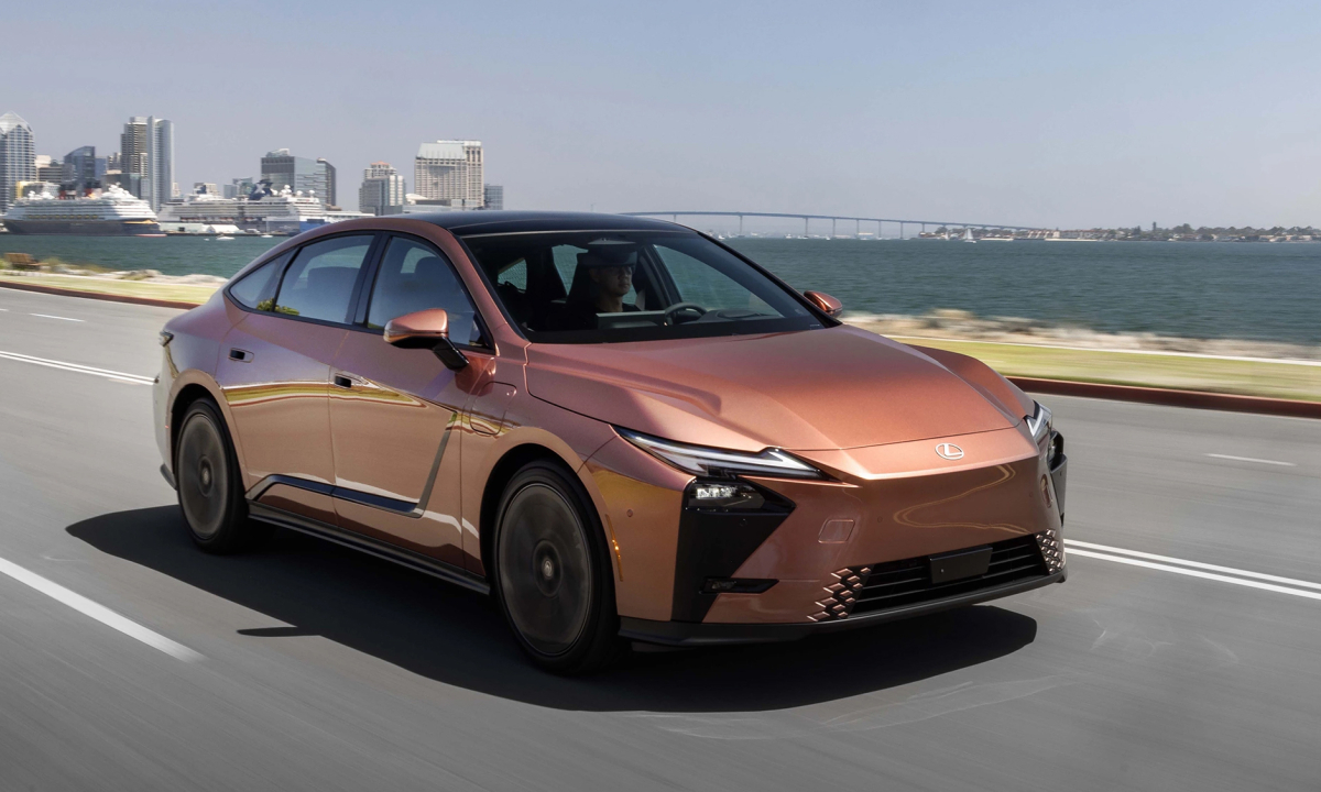 Lexus ES 2026 - bên ngoài tối giản, bên trong đậm công nghệ