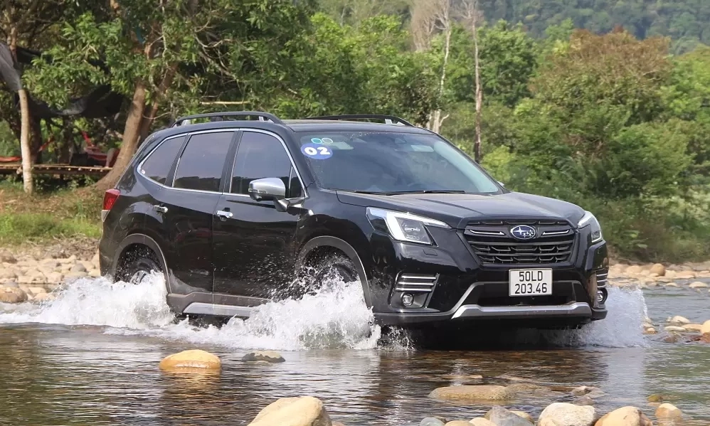 Subaru Forester giảm giá gần 300 triệu đồng