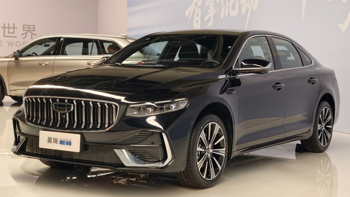 Geely tung công nghệ hybrid siêu tiết kiệm, thách thức Toyota Prius