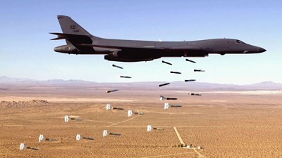Tại sao Không quân Mỹ "hồi sinh" máy bay ném bom siêu âm B-1B Lancer?