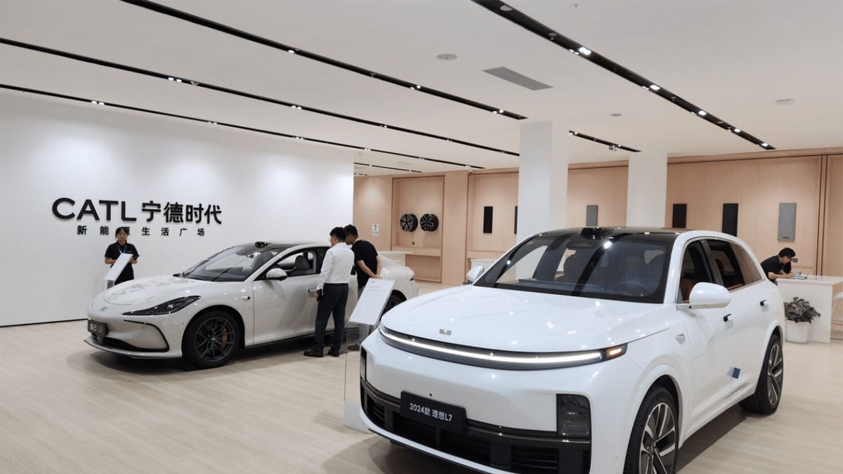 Hãng pin mở showroom trưng bày 100 ôtô của hơn 50 thương hiệu