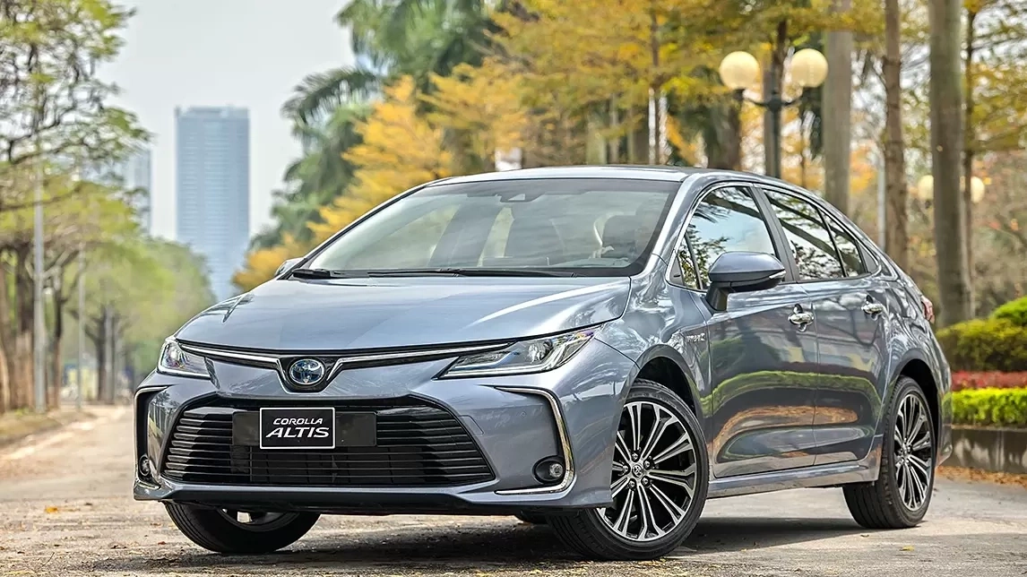Toyota Corolla Altis - huyền thoại đã lạc thời