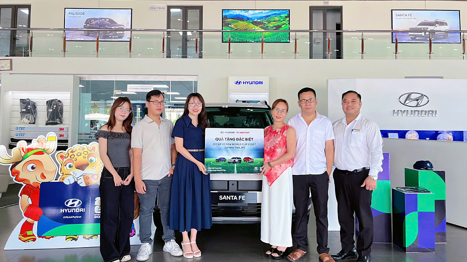 Chủ xe Hyundai Santa Fe nhận vé xem World Cup