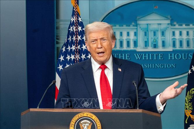 Tổng thống Trump: Các hãng ô tô Mỹ có thể tham gia sản xuất vũ khí