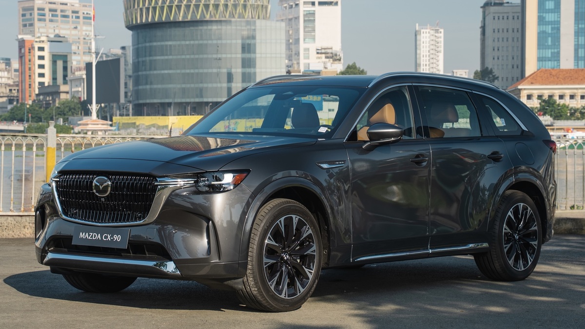 Mazda CX-90 giá từ 1,9 tỷ đồng có những gì?