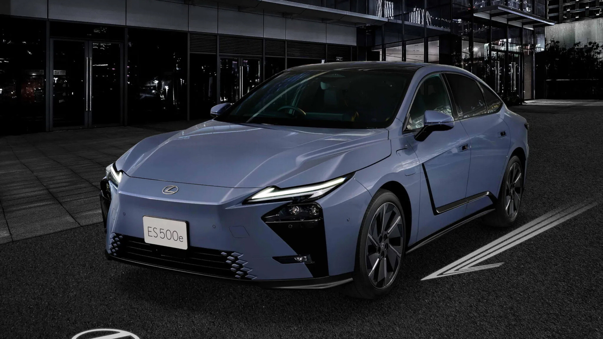 Lexus bán bộ khử mùi hôi chân khi đi ôtô