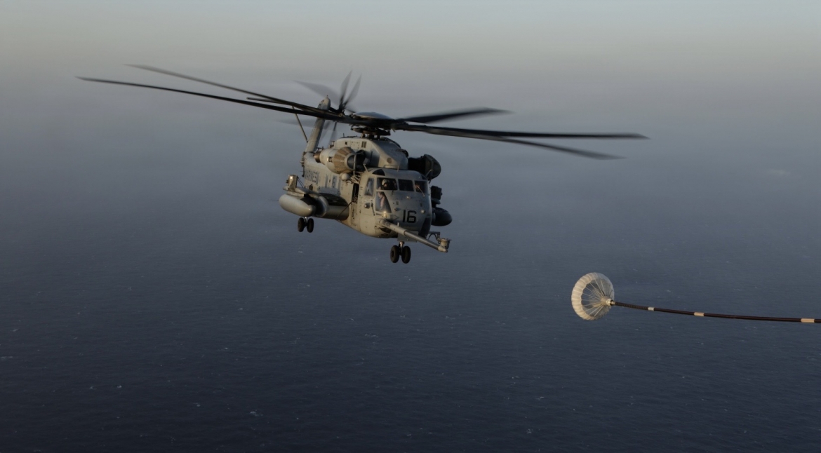 can canh truc thang sieu ma ch-53e my tiep nhien lieu tren khong o trung Dong hinh anh 2