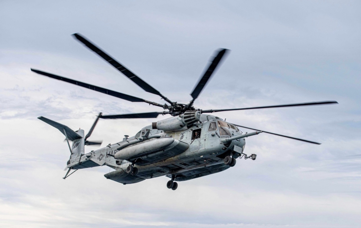 can canh truc thang sieu ma ch-53e my tiep nhien lieu tren khong o trung Dong hinh anh 10