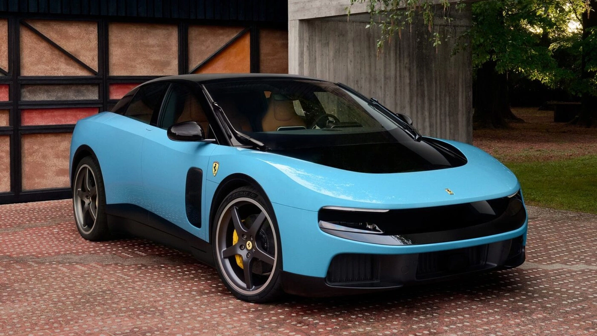 Ferrari thay tướng sau màn ra mắt xe điện gây tranh cãi