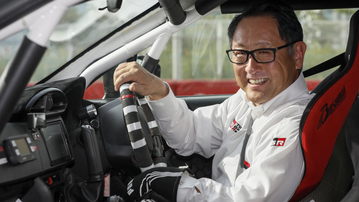 Chủ tịch Toyota: 'Tôi cô đơn khi bảo vệ xe xăng'