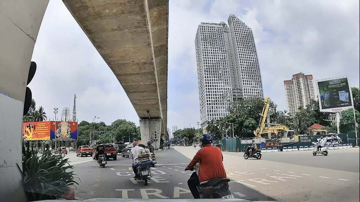 Có bị tính vượt đèn đỏ khi chờ ở làn rẽ trái không?