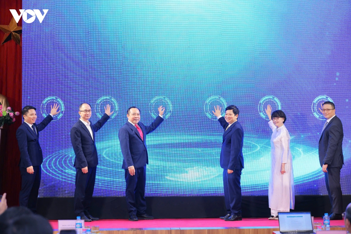 ra mat trung tam quoc gia ho tro san xuat thu chip ban dan dau tien cua viet nam hinh anh 2