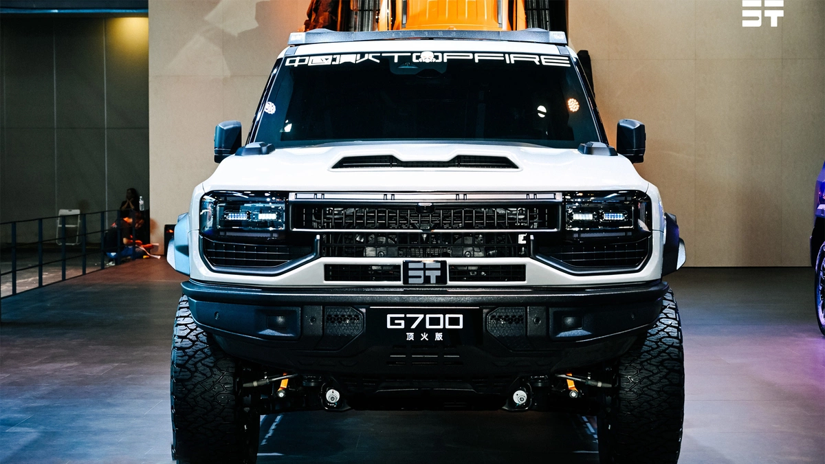 Jetour Zongheng G700 - SUV hybrid lội nước sâu gần 1 m