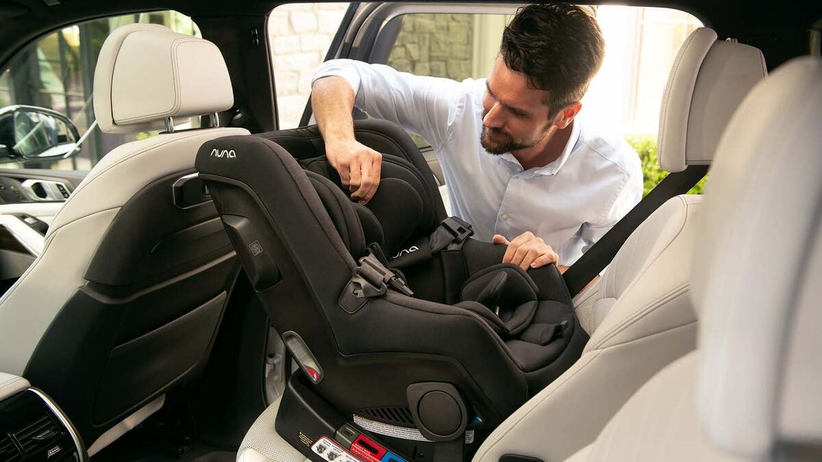 Nhiều nước buộc taxi công nghệ phải có ghế trẻ em