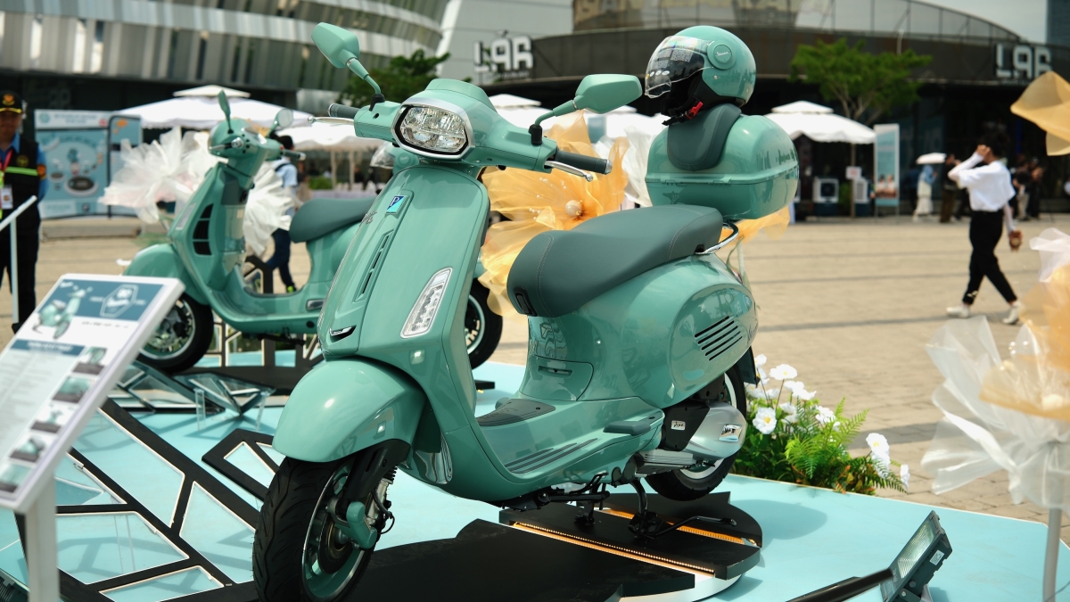 Vespa Sprint 180 mở bán tại Việt Nam, giá 121,5 triệu đồng