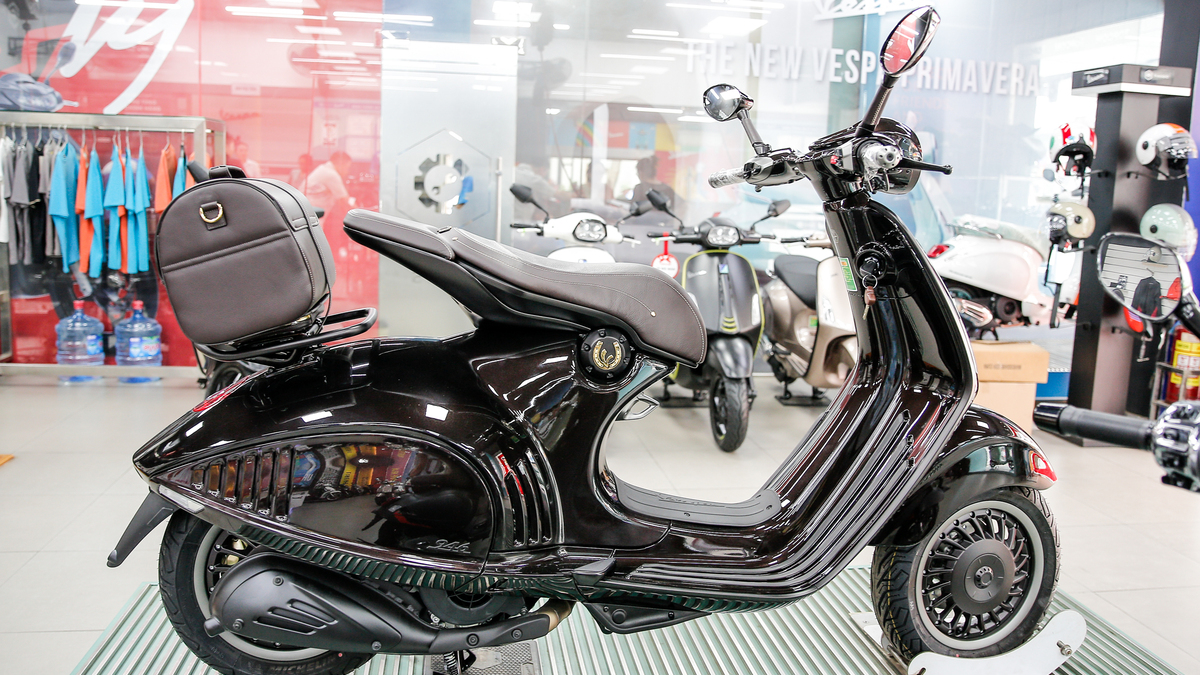 Vespa 946 Horse - bản đặc biệt năm Bính Ngọ giá hơn nửa tỷ đồng